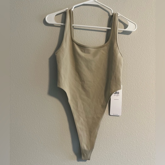 Alo Sleek Back Bodysuit. XS size . New with tags - Picture 6 of 10